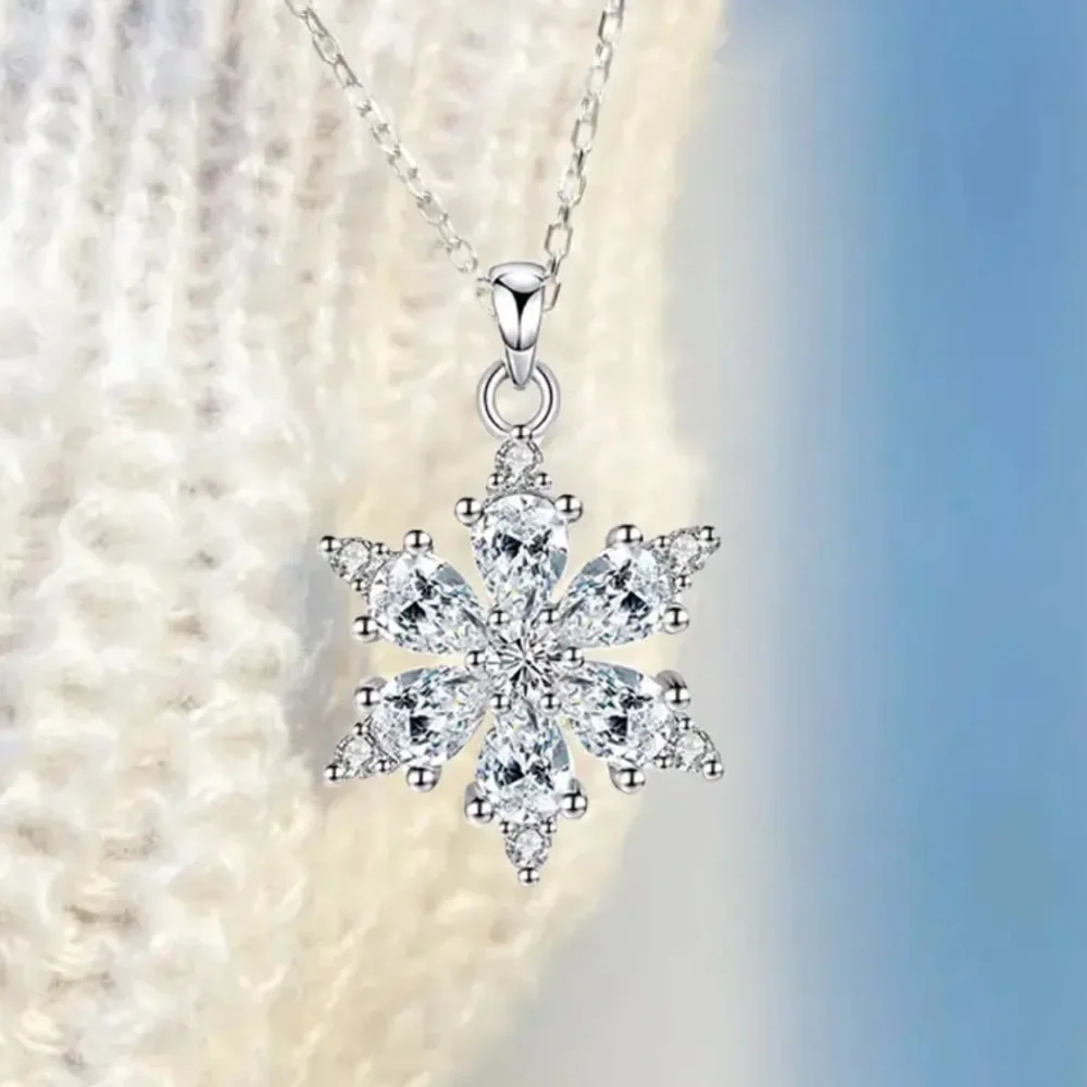 Silver Chain Sky Blue Snowflake Pendant Necklace - NEW